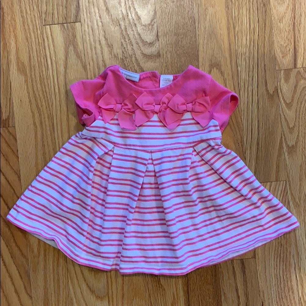 3/$10 - cute top, size 6-9 months